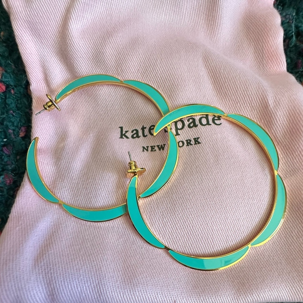RARE Kate Spade NWT Sliced Scallop Enamel Large Hoop Earrings - Picture 3 of 15